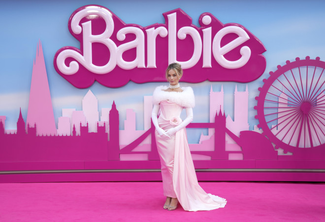  H Margot Robbie υποδύεται τη θρυλική κούκλα Barbie στην ομώνυμη ταινία- Scott Garfitt/Invision/AP