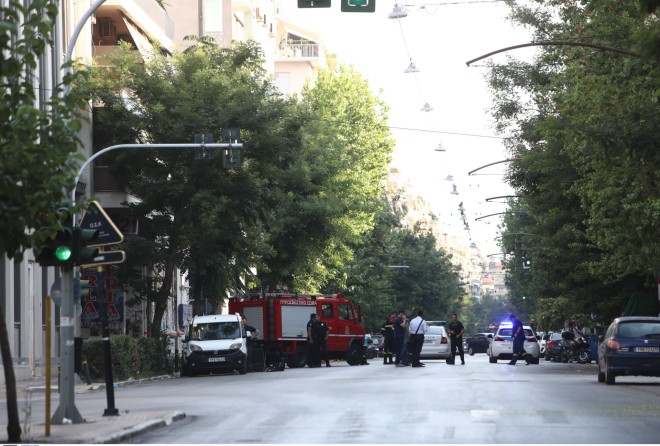 Οι αρχές προχώρησαν σε ελεγχόμενη έκρηξη και δεύτερου ύποπτου αντικειμένου έξω από την Τεκτονική Στοά στην Αχαρνών - Intimenews