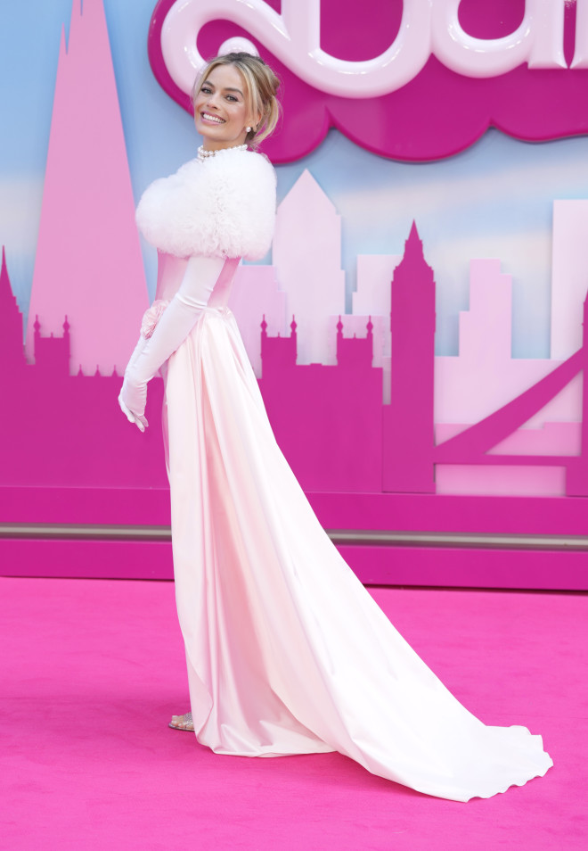 H Margot Robbie υποδύεται τη θρυλική κούκλα Barbie στην ομώνυμη ταινία- Vianney Le Caer/Invision/AP 