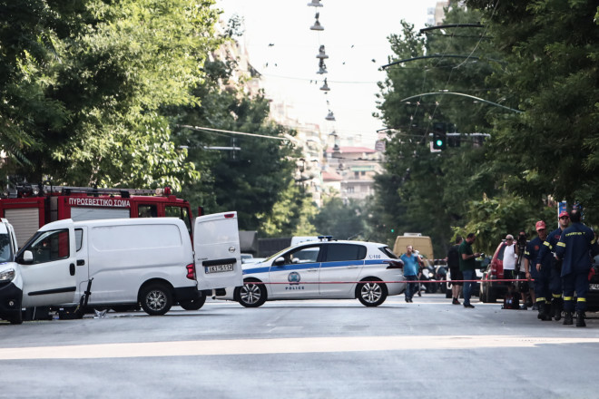 Από τις δύο εκρήξεις στην Τεκτονική Στοά στην Αχαρνών ευτυχώς δεν υπήρξαν τραυματίες - Eurokinissi