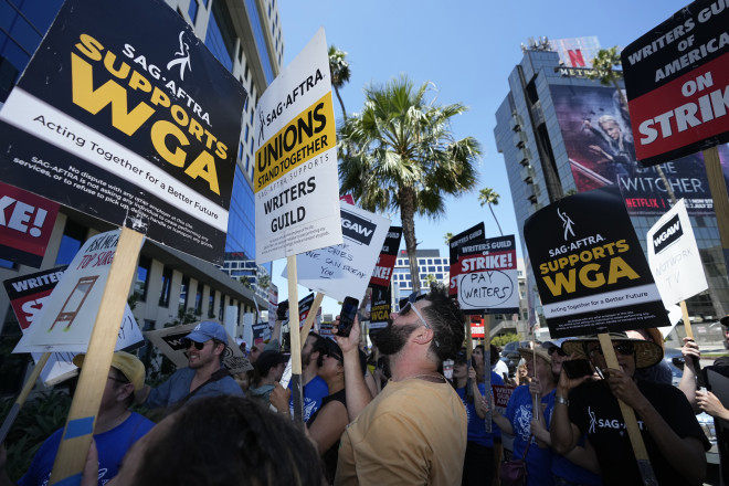 Διαμαρτυρία ηθοποιών και σεναριογράφων του Hollywood- AP Photo/Mark J. Terrill