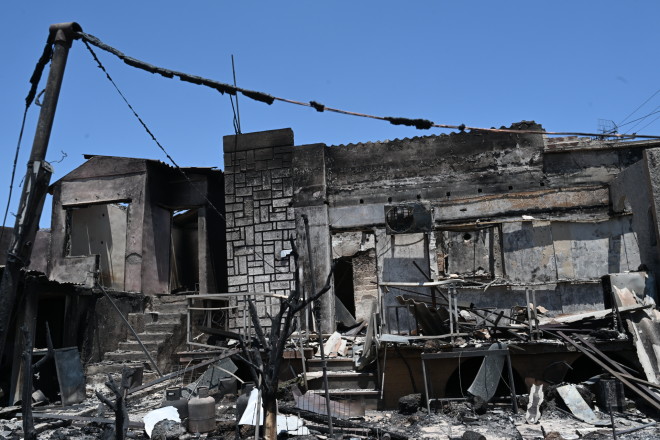 Καταστροφές από τη φωτιά σε Ανάβυσσο, Λαγονήσι και Σαρωνίδα/  Eurokinissi Tατιάνα Μπόλαρη