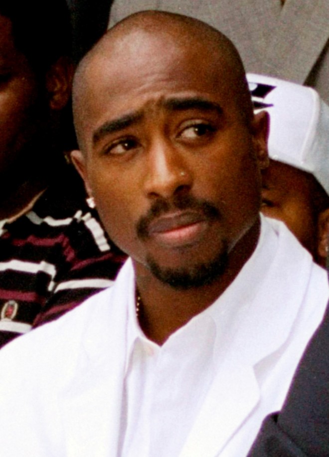 Ο Tupac Shakur στο Λος Άντζελες το 1996 λίγο πριν τη δολοφονία του