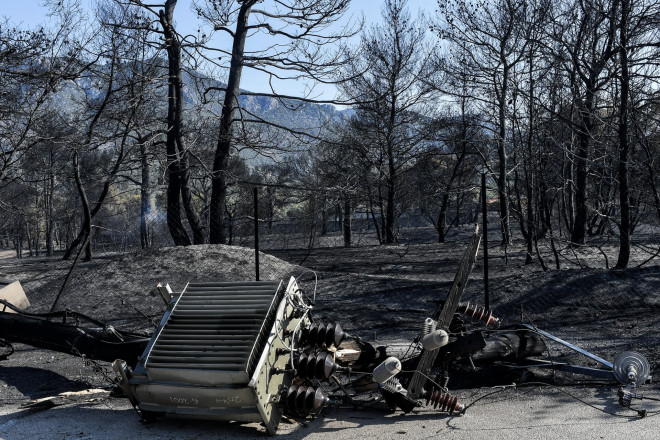 Τεράστια είναι η καταστροφή στο Λουτράκι από τη μεγάλη φωτιά - Eurokinissi