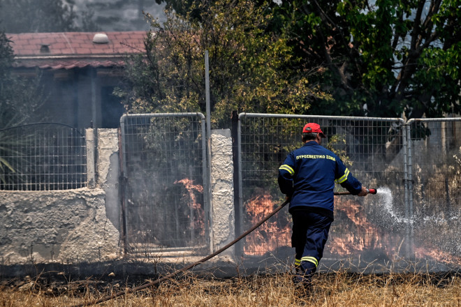 Σύμφωνα με τον Αντιπεριφερειάρχη Κορινθίας έχουν καεί τουλάχιστον 40 σπίτια και 15.000 στρέμματα - Eurokinissi