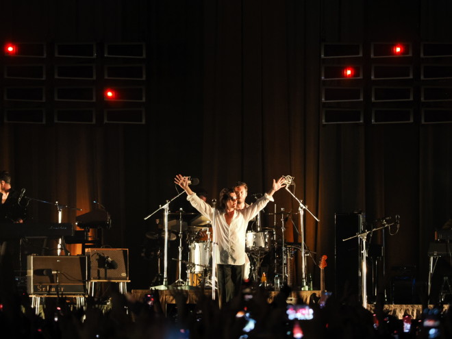 Ο Alex Turner με το συγκρότημα Arctic Monkeys στην Αθήνα