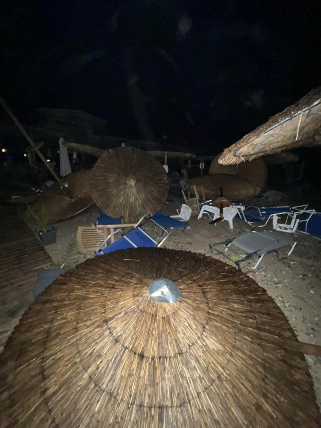 Καταστροφές στην Καβάλα από το ξαφνικό μπουρίνι που έπληξε την παραλία Οφρυνίου