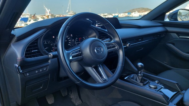 Το εσωτερικό του Mazda 3 2.0 e-Skyactiv G 150