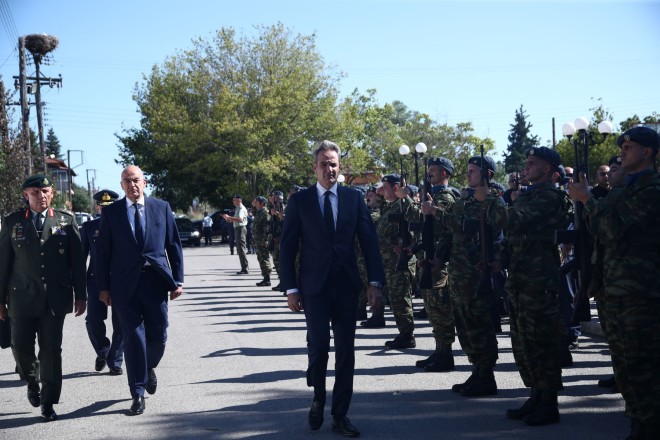 Ο πρωθυπουργός Κ. Μητσοτάκης, ο Υπουργός Άμυνας Ν. Δένδιας και ο Αρχηγός ΓΕΕΘΑ Κ. Φλώρος στην κηδεία του Π. Στεφανίδη   