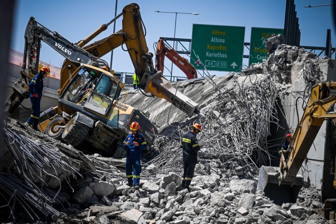 Σοκαριστική η κατάρρευση της γέφυρας στην Πάτρα την περασμένη Κυριακή
