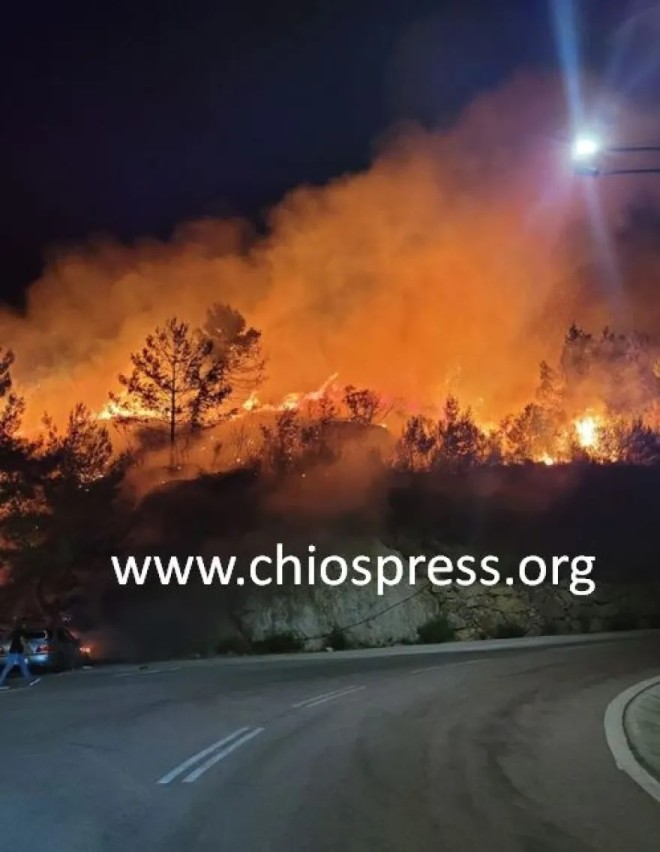 H φωτιά μαίνεται σε δύσβατη περιοχή και ήδη έχουν ξεκινήσει οι ρίψεις νερού από αέρος - chiospress.org