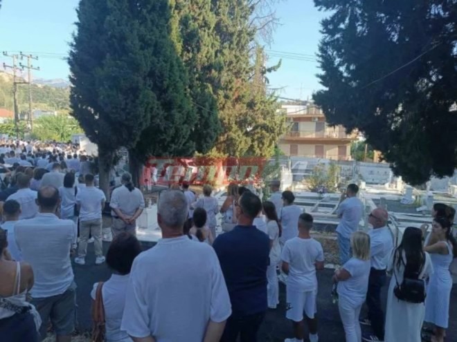 Πάτρα: Ντυμένοι στα λευκά αποχαιρέτησαν τη 14χρονη Χριστίνα