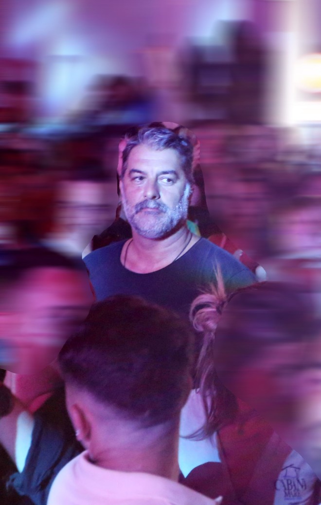 Ο ηθοποιός ο οποίος τη στηρίζει σε κάθε της βήμα ήταν εκεί και δεν πήρε τα μάτια του από πάνω της.