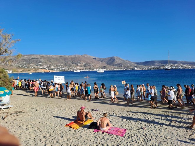 Στην Πάρο η «Κίνηση Πολιτών Πάρου για Ελεύθερες Παραλίες - Save Paros Beaches» έχει προχωρήσει σε πολλές κινητοποιήσεις για ελεύθερες παραλίες