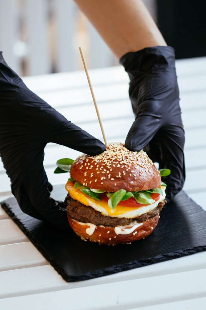 Πώς να κάνεις το burger σου πιο υγιεινό 