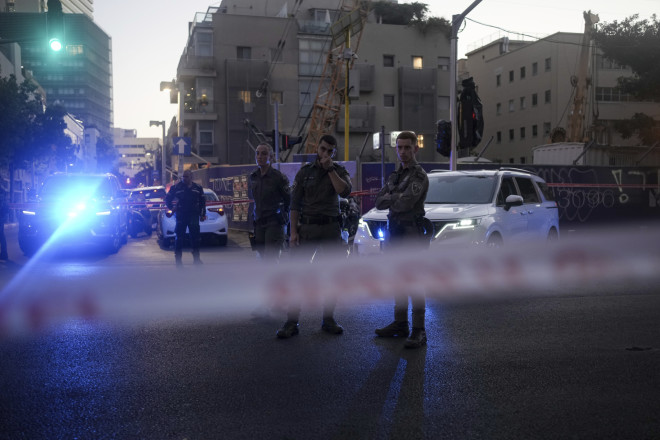 Επίθεση με πυροβολισμούς σε κεντρικό δρόμο του Τελ Αβίβ/ (AP Photo/Maya Alleruzzo)