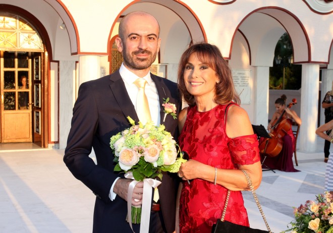 Η Λιζέτα Νικολάου στον γάμο του γιου της, Αλέξανδρο Λιάνη τον Σεπτέμβριο του 2018/ φωτογραφία NDP