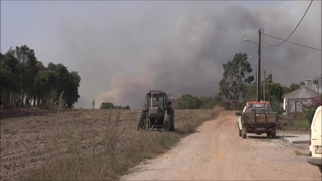 H φωτιά στην Πορτογαλία έχει κάψει δεκάδες χιλιάδες στρέμματα και οδήγησε στην προληπτική απομάκρυνση περίπου 1.400 κατοίκων από τις εστίες τους/ screenshot AP