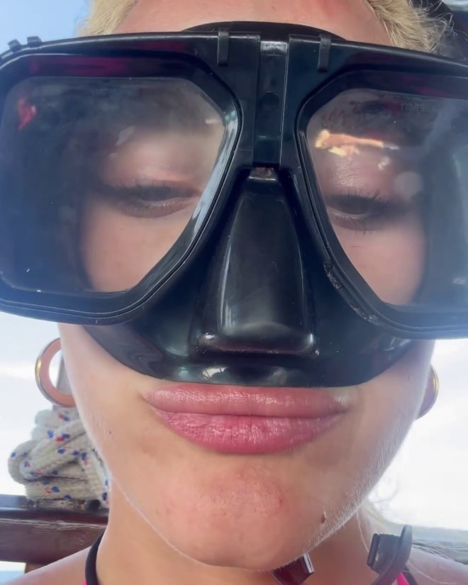 Η Ιωάννα Τούνη ενθουσιάστηκε με τη μάσκα του scuba diving! 
