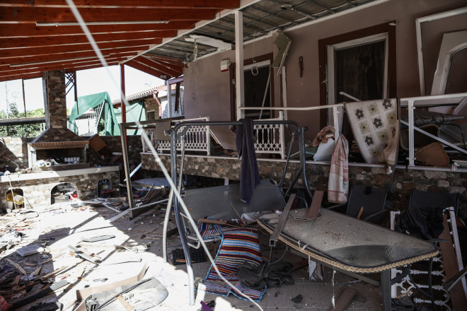 Ασπρόπυργος: Zημιές σε σπίτια και αυτοκίνητα από την ισχυρή έκρηξη/ Eurokinissi Bασίλης Ρεμπάπης