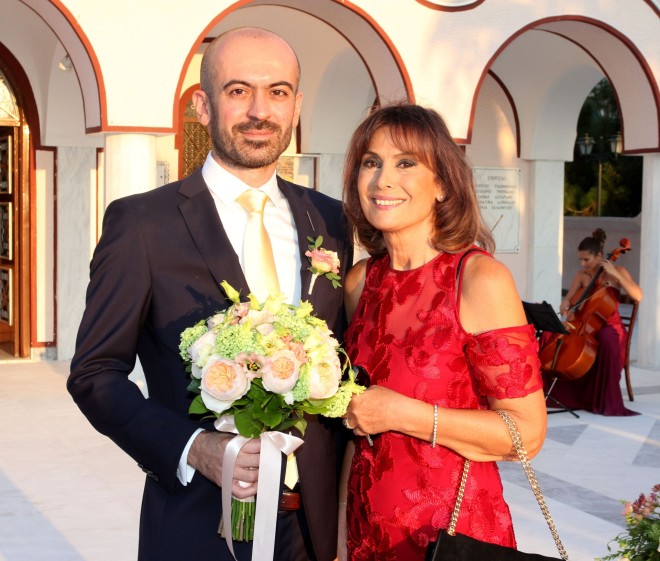 Η Λιζέτα Νικολάου περήφανη μαμά το 2018 στον γάμο του γιου της, Αλέξανδρου Λιάνη
