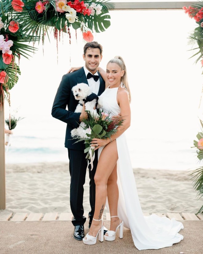 Μάριος Καπότσης & Κόνι Μεταξά παντρεύτηκαν το καλοκαίρι του 2022 στην όμορφη Κρήτη
