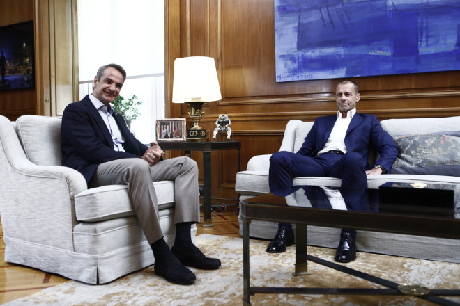 Στο Μέγαρο Μαξίμου με τον πρόεδρο της ΟΥΕΦΑ (UEFA) Αλεξάντερ Τσεφέριν (Aleksander Čeferin).