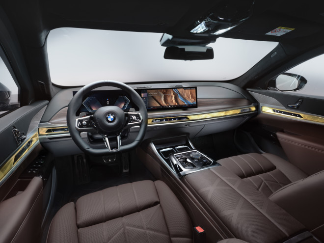 Το εσωτερικό της θωρακισμένης BMW Σειρά 7 Protection