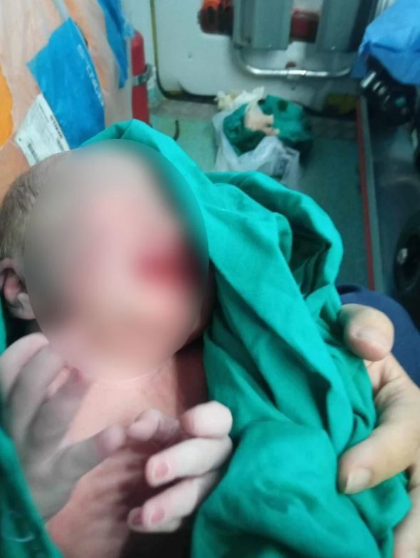 Φωτιά Αλεξανδρούπολη: Βρέφος γεννήθηκε κατά τη διάρκεια της εκκένωσης του νοσοκομείου