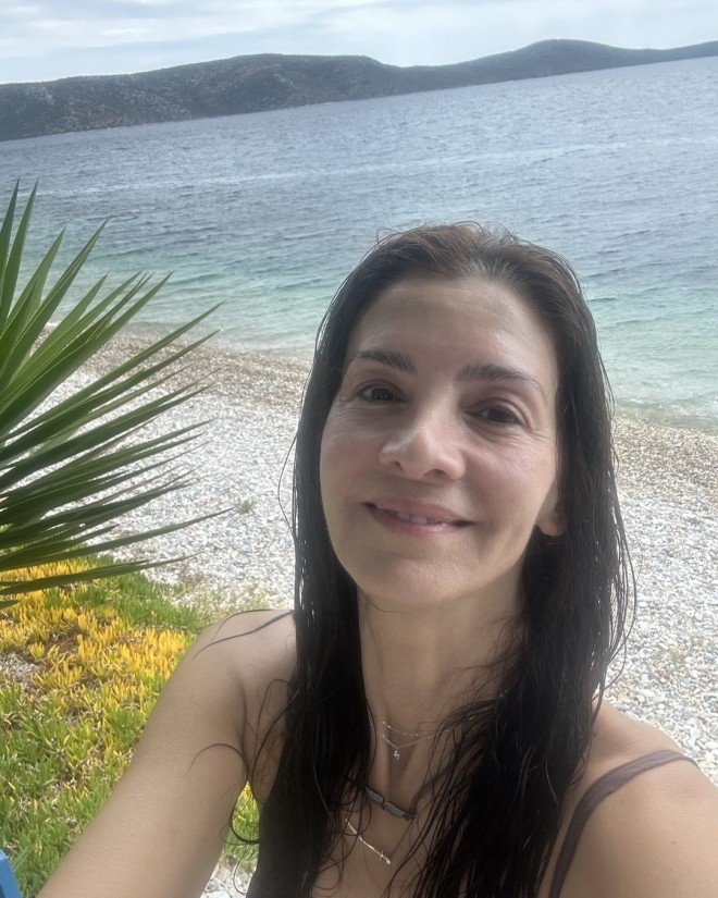 Η Κατερίνα Λέχου ποζάρει χωρίς ίχνος μακιγιάζ στις διακοπές της