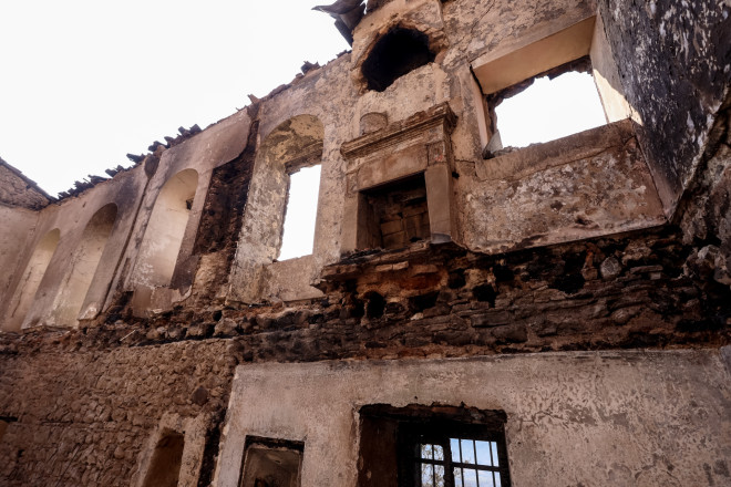 Φωτιά Βοιωτία: Γλίτωσε το μοναστήρι του Οσίου Λουκά