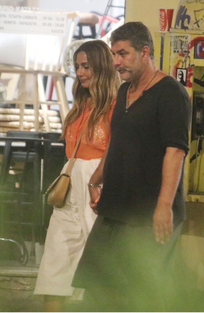 Ολοκλήρωσε το look της με εντυπωσιακά mules