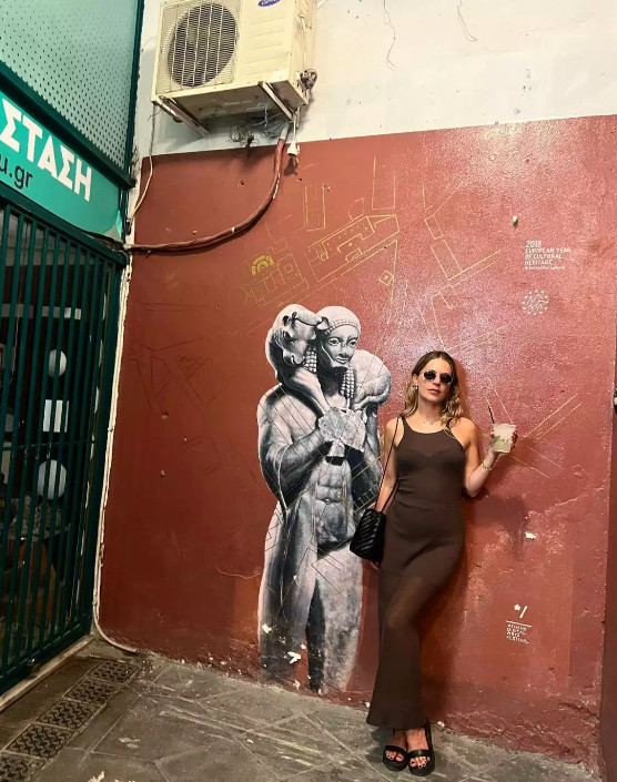 Ευγενία Νιάρχου: Οι αδημοσίευτες φωτογραφίες από τις διακοπές στην Αθήνα