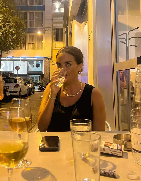 Ευγενία Νιάρχου: Οι αδημοσίευτες φωτογραφίες από τις διακοπές στην Αθήνα