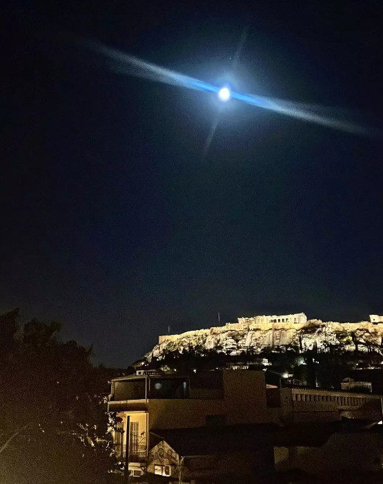 Ευγενία Νιάρχου: Οι αδημοσίευτες φωτογραφίες από τις διακοπές στην Αθήνα