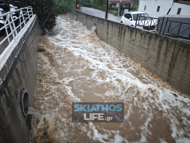 Κακοκαιρία Daniel: Πλημμύρες στη Σκιάθο