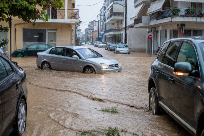 Η κακοκαιρία Daniel σαρώνει τη χώρα - Απελπιστικές εικόνες στον Βόλο