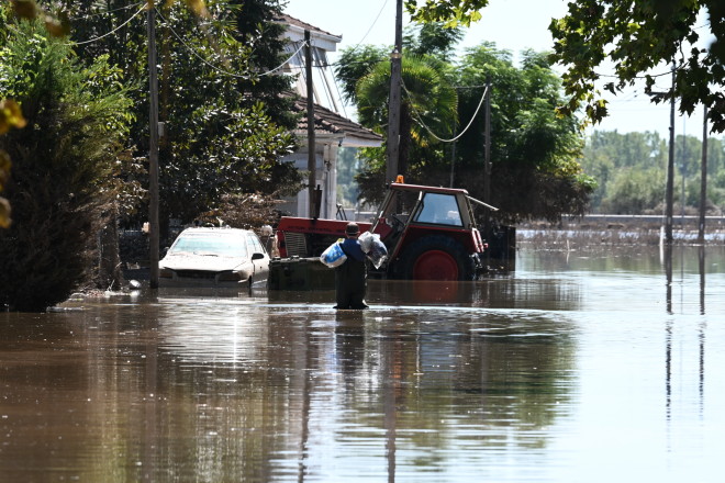 Ανησυχία επικρατεί στις πλημμυρισμένες περιοχές μετά την κακοκαιρία Daniel για τον κίνδυνο μετάδοσης ασθενειών