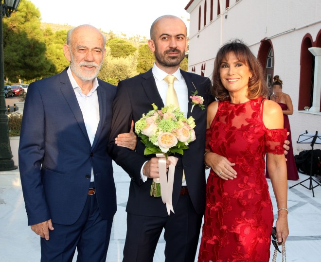 Ο Γιώργος Λιάνης κι η Λιζέτα Νικολάου στον γάμο του γιου τους, Αλέξανδρου Λιάνη το 2018