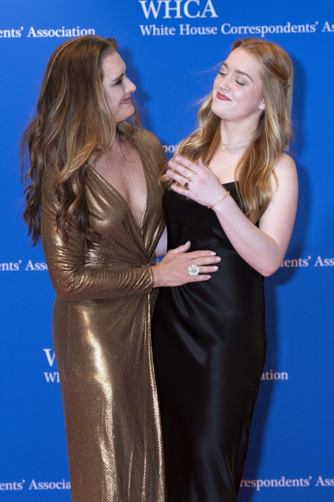 H Brooke Shields με την κόρη της Ρόουαν, το 2022(AP Photo/Jose Luis Magana)