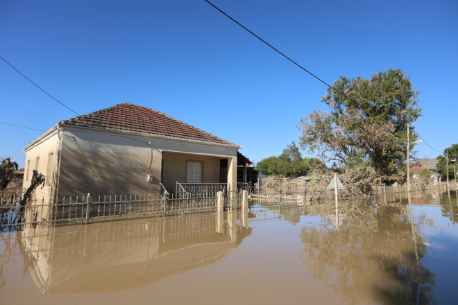 Οι αρχές κάνουν αγώνα για την ταχεία αποκατάσταση των ζημιών στις πλημμυρισμένες περιοχές - Eurokinissi