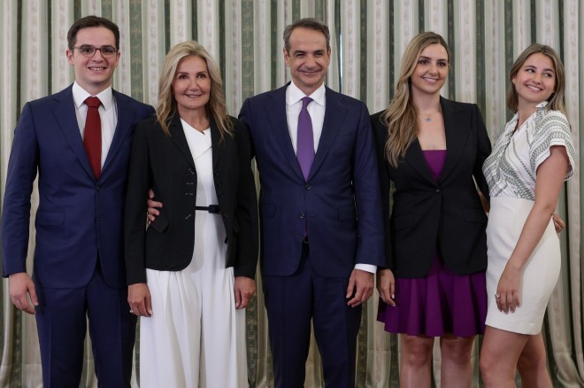 Η οικογένεια Μητσοτάκη στο Προεδρικό Μέγαρο τον περασμένο Ιούνιο