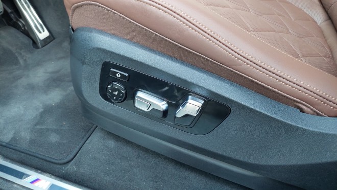 Οι ηλεκτρικές ρυθμίσεις των καθισμάτων της νέας BMW X5 xDrive50e    