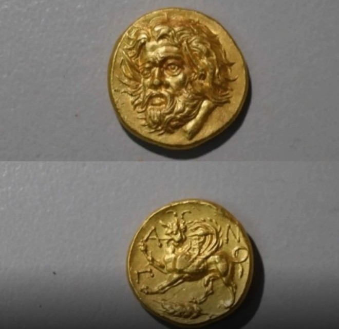  χρυσό νόμισμα - στατήρας Παντικαπαίου Κριμαίας, αρχαίων χρόνων, και συγκεκριμένα του 4ου π.Χ. αιώνα με διάμετρο περί τα 17 χιλιοστά και βάρος περί τα 9,2 γραμμάρια.