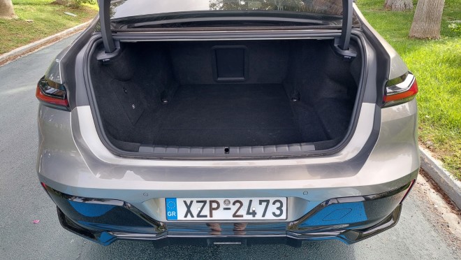 Ο χώρος αποσκευών της BMW i7 xDrive60