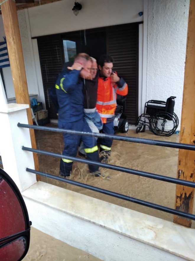 Κακοκαιρία Elias: Πλημμυρισμένα σπίτια στην Εύβοια, 112 στη Λάρισα