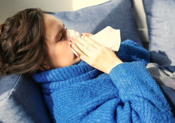 Συναγερμός για το «κοκτέιλ» κορωνοϊού, γρίπης, ιώσεων ενόψει του χειμώνα