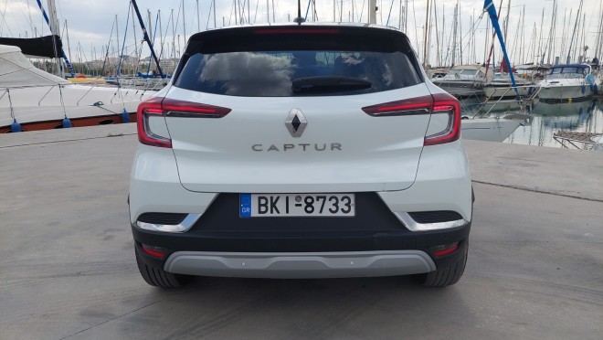 Το πίσω μέρος του Renault Captur 1.3 MHEV