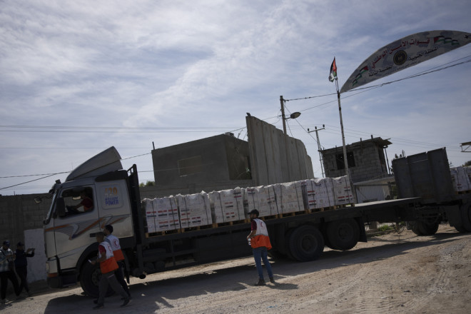 Το  κομβόι με την ανθρωπιστική βοήθεια το οποίο πέρασε μέσω Ράφα στη Λωρίδα της Γάζας 