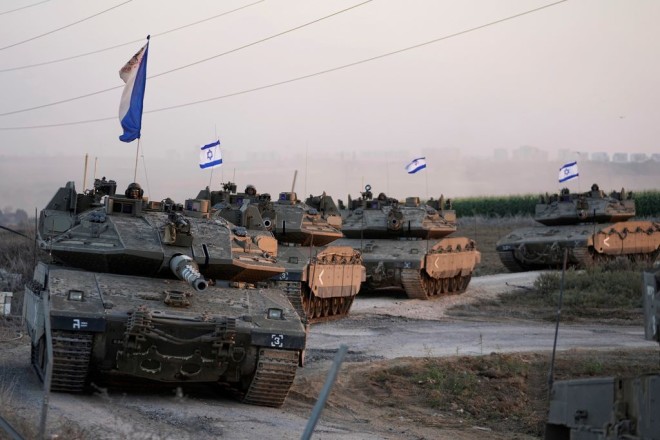 Άρματα μάχης του Ισραήλ προωθούνται στη Γάζα 